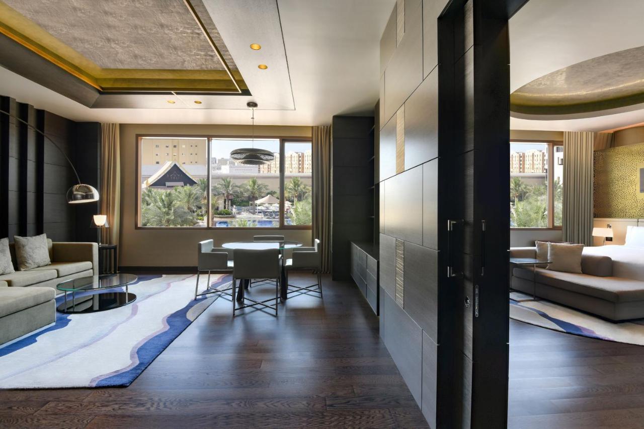 多哈威斯汀酒店 外观 照片 A suite at the Mandarin Oriental, Munich